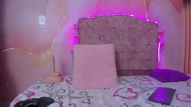 violet_taylor_'s cam snapshot