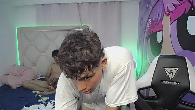 Maxwell_boys live sex cam