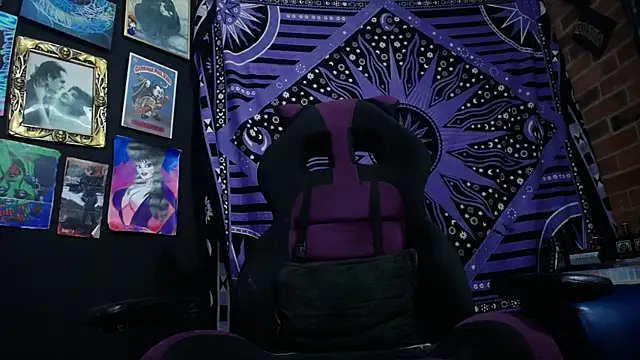 Yourmadame_P's cam snapshot