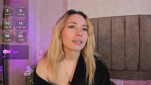 LanaMills_'s cam snapshot