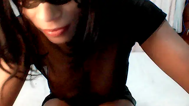 HotGiirl2025's cam snapshot