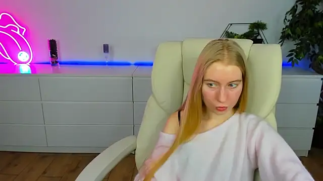 Alina_Blonde's cam snapshot