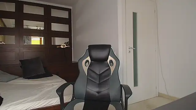 ElijahThorne's cam snapshot