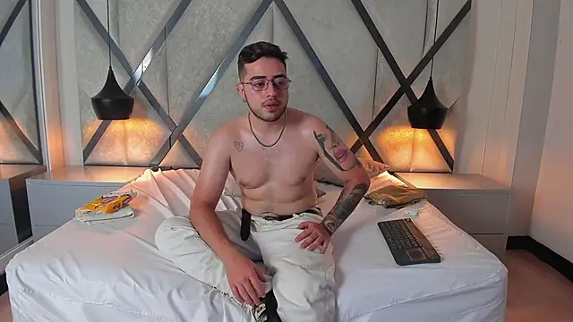 Ethan_Greys's cam snapshot