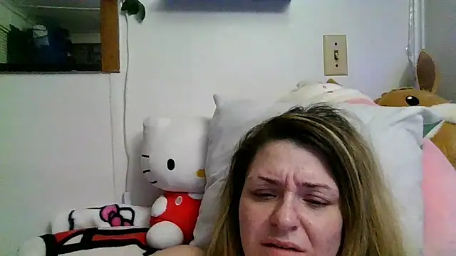 xKittenPawz live sex cam