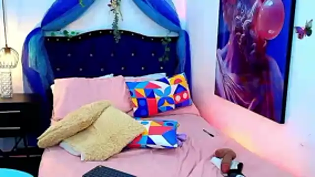 KATY_LOWERY's cam snapshot