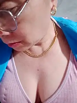 small-house123's cam snapshot