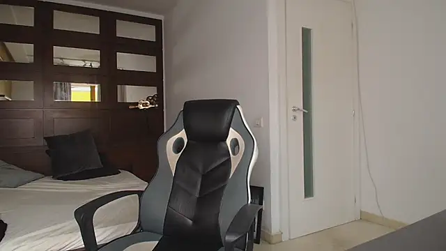 ElijahThorne's cam snapshot