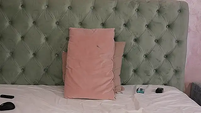 LucyWilow's cam snapshot