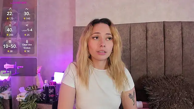 LanaMills_'s cam snapshot