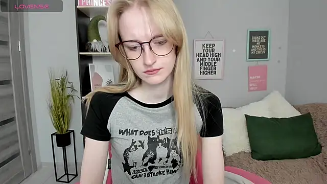 Cinnabonnn_'s cam snapshot