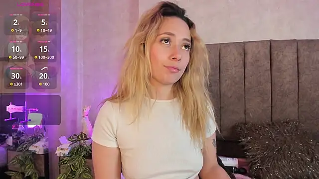 LanaMills_'s cam snapshot