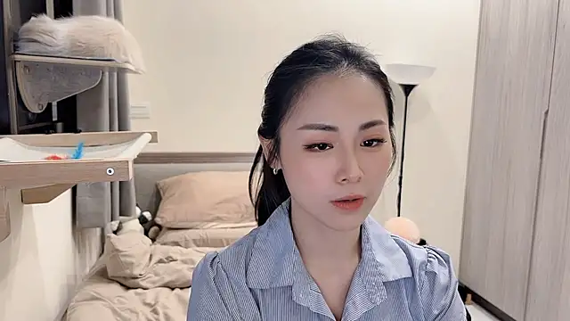 BabyOneDaily's cam snapshot