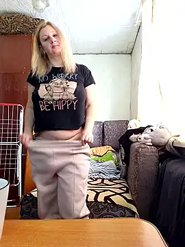 BustyBlond's cam snapshot