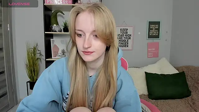 Cinnabonnn_'s cam snapshot