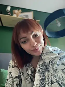 SaraLow live sex cam