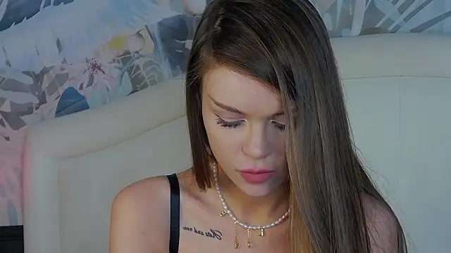 MarilynNova live sex cam