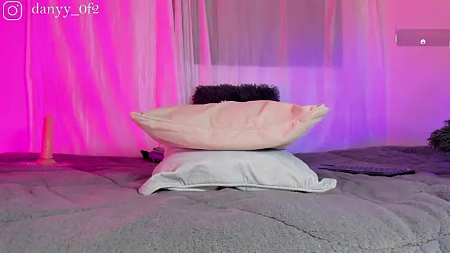 Daniihot__'s cam snapshot