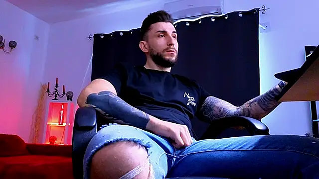 MightyAaron66's cam snapshot