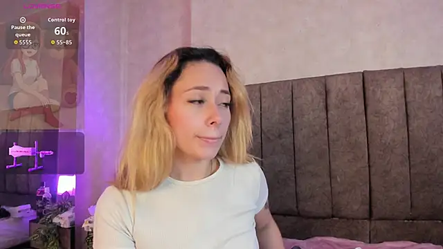 LanaMills_'s cam snapshot