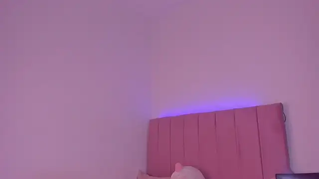 MiaWonderfull's cam snapshot