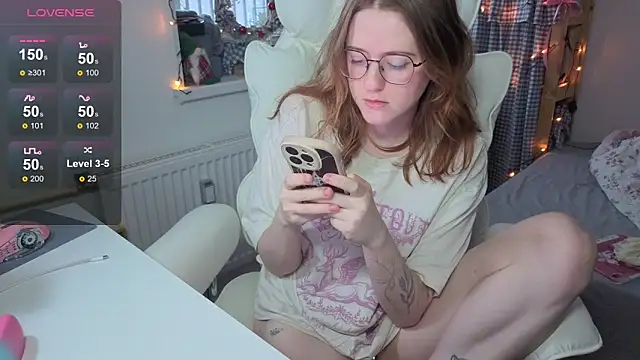 urstripchatgf's cam snapshot