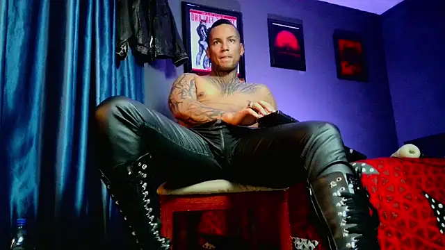 Leonnardo_Jaramillo live sex cam