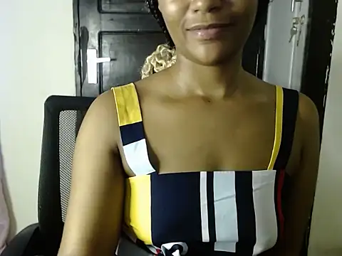 savage_laura's cam snapshot