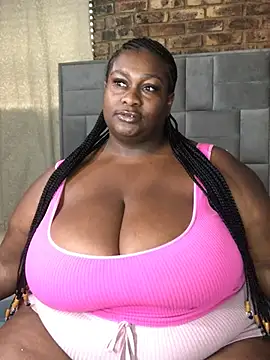 bustytitsxxx's cam snapshot