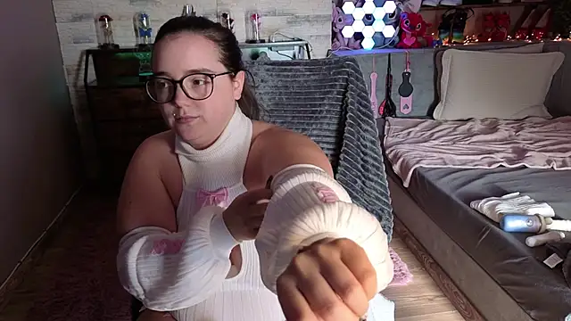 Kimberly-Caprice live sex cam