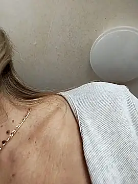 gentleblonde's cam snapshot