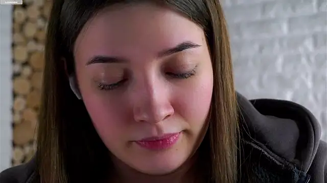 LowOncoming live sex cam