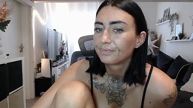 IntiMia live sex cam