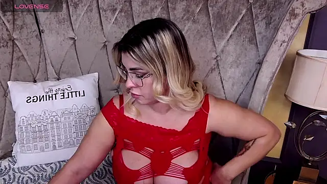 BustyGizelle's cam snapshot