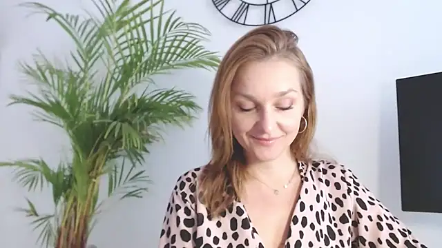 AliciaDesire live sex cam