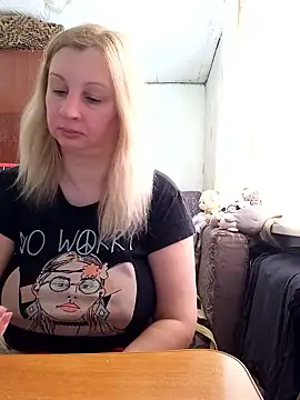 BustyBlond live sex cam