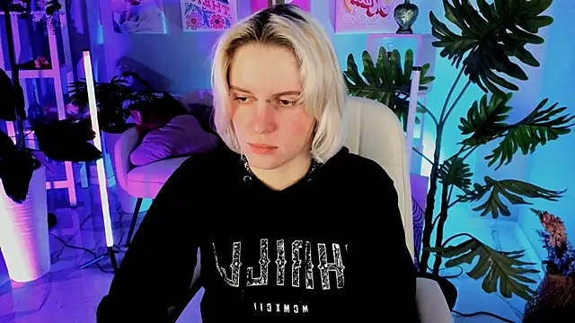 BethanyCloud's cam snapshot