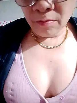 small-house123's cam snapshot