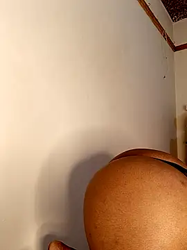 chalie_roy's cam snapshot