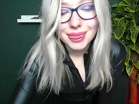 loveHeidi's cam snapshot