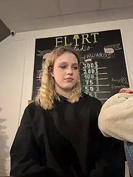 CaitlinSugar's cam snapshot