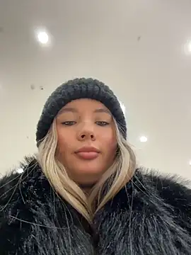 VineraSweet live sex cam