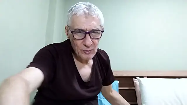 BIGUNCUTHARDCOCK live sex cam