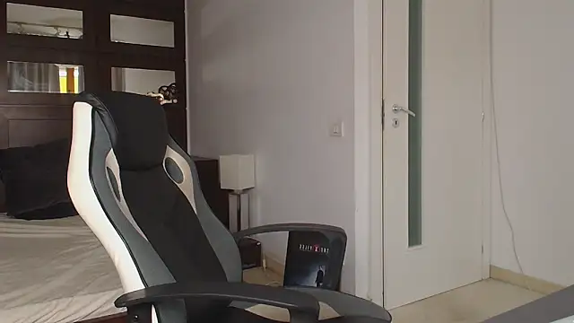 ElijahThorne's cam snapshot