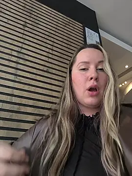 Mona_Plus live sex cam