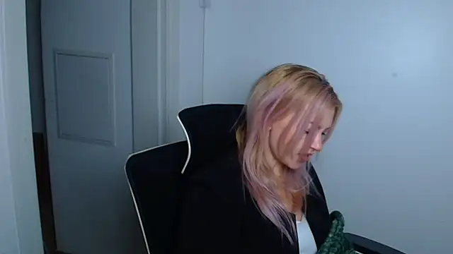 Madonna_Fire's cam snapshot