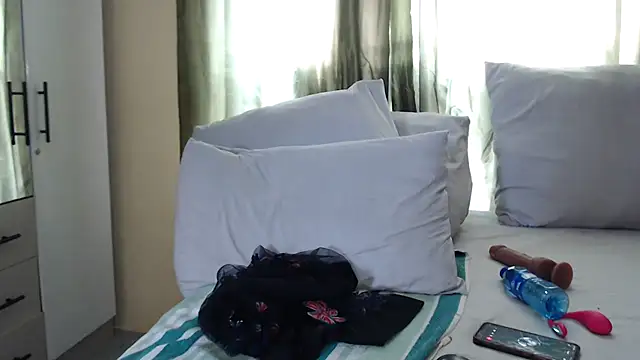 Foxybrownxx1 live sex cam