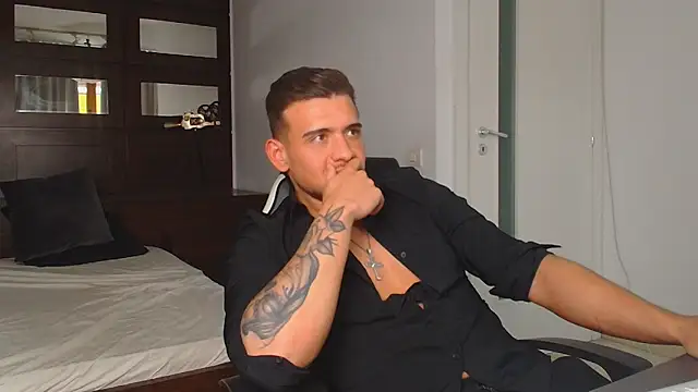 ElijahThorne's cam snapshot