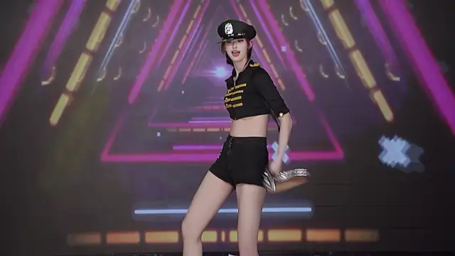 XOXO_2026's cam snapshot