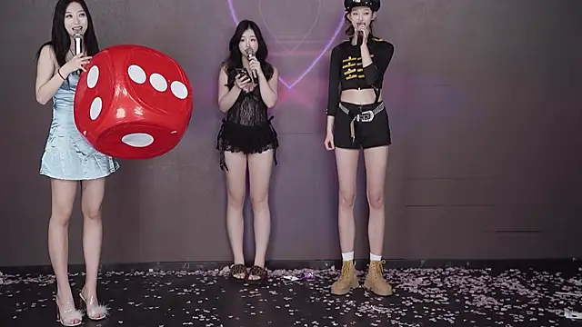 XOXO_2026's cam snapshot